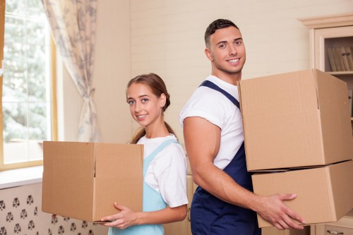 Free quote policy for a man with van service in Cubitt Town